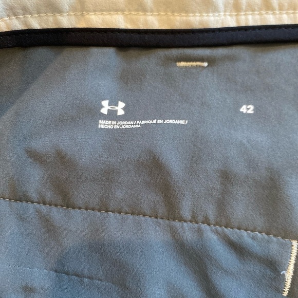 Under Armour Men’s Golf Shorts Loose Fit Size 42 Khaki - Picture 5 of 5